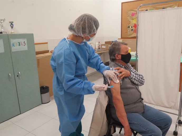 Vacunación de la gripe en el centro cívico del barrio de Cappont de Lleida.