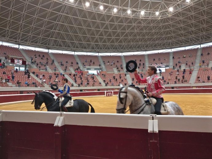Pablo y Guillermo Hermoso de Mendoza cortan una oreja cada uno en la plaza de toros de La Ribera en Logroño