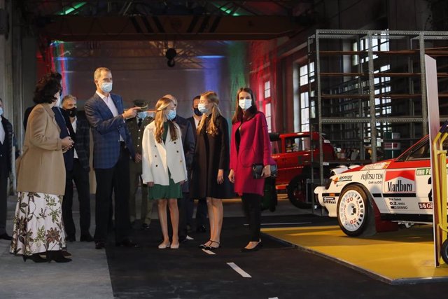 La Familia Real visita la exposición sobre los Premios Princesa de Asturias 2020 en la antigua fábrica de La Vega, en Oviedo