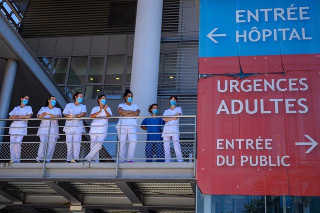 Imagen de archivo de personal sanitario en Francia.