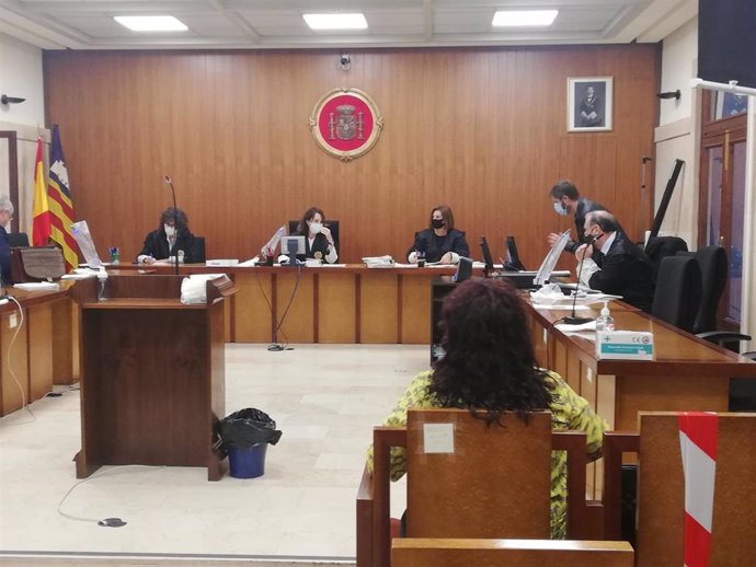 La exalcaldesa de Ses Salines, en el juicio en la Audiencia Provincial este viernes.