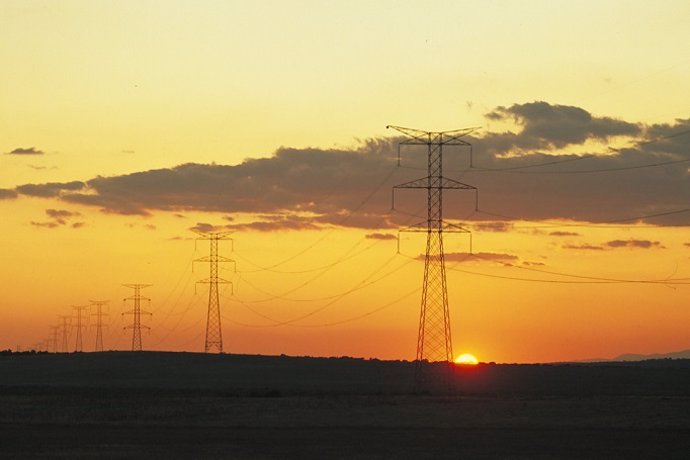 Recurso de electricidad, postes eléctricos