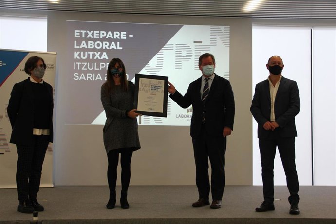 Irene Larraza, Directora De Etxepare Euskal Institutua; Eider Rodriguez, Escritora Y Traductora; Bingen Zupiria, Consejero De Cultura Y Política Lingüística Del Gobierno Vasco; E Inaxio Garro, Responsable De Comunicación De Laboral Kutxa.