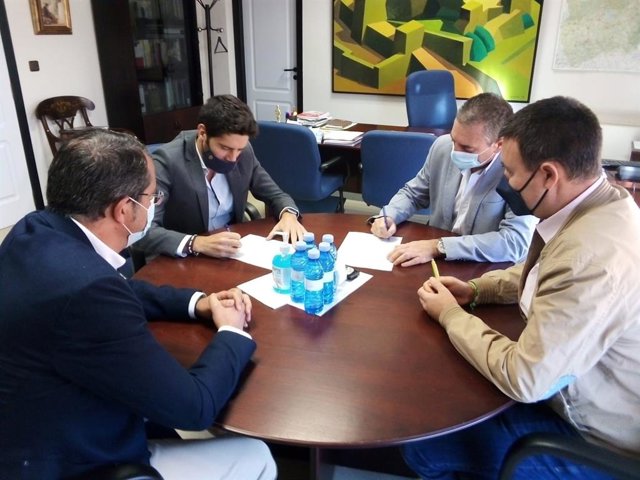 Firma del patrocinio de la Diputación de Jaén al Linares Deportivo