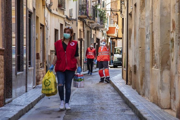Reparto de alimentos de Cruz Roja Española