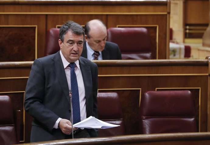 El portavoz del PNV, Aitor Esteban, interviene en el del pleno del Congreso 