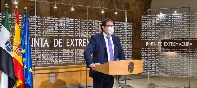 El vicepresidente segundo y consejero de Sanidad y Servicios Sociales de la Junta, José María Vergeles, en rueda de prensa sobre situación del Covid-19 en Extremadura