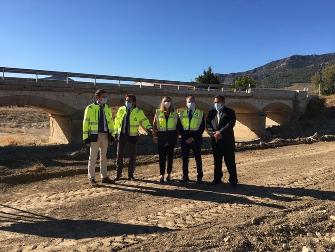 La Junta comienza las obras de ampliación del puente a la entrada de Puebla de Don Fadrique (Granada)
