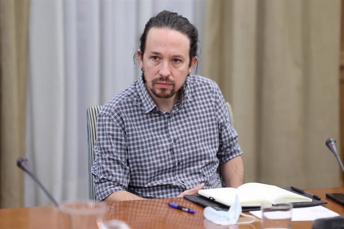 El vicepresidente segundo del Gobierno y ministro de Derechos Sociales y Agenda 2030, Pablo Iglesias, durante su reunión con el sindicato de inquilinos en la sede del Ministerio, en Madrid (España), a 16 de octubre de 2020.