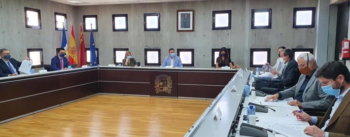 El consejero Antonio Luengo preside la reunión del Foro de Coordinación Interadministrativo del Mar Menor celebrado en San Pedro del Pinatar