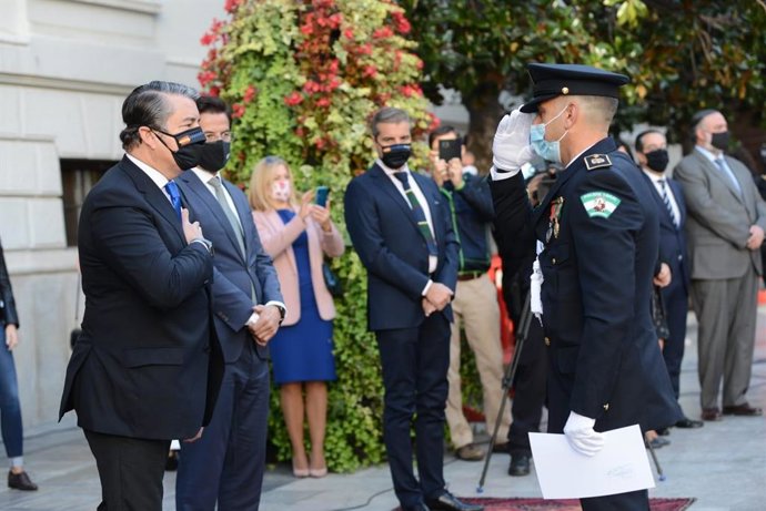 El viceconsejero de la Presidencia, Administración Pública e Interior, Antonio Sanz, en el acto de homenaje a la Policía Local de Granada con motivo de su patrón