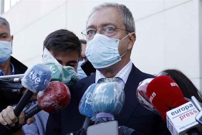 Rogelio Velasco, consejero de Transformación Económica, Industria, Conocimiento y Universidades de la Junta de Andalucía, en rueda de prensa en Málaga