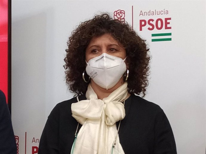La alcaldesa de Benamejí (Córdoba), Carmen Lara (PSOE), en la sede provincial de su partido.