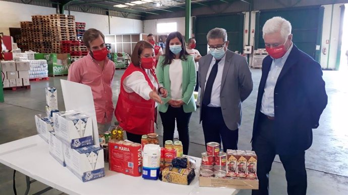 Sevilla.-Cruz Roja colabora en la distribución de 1,53 millones de kilos de alim