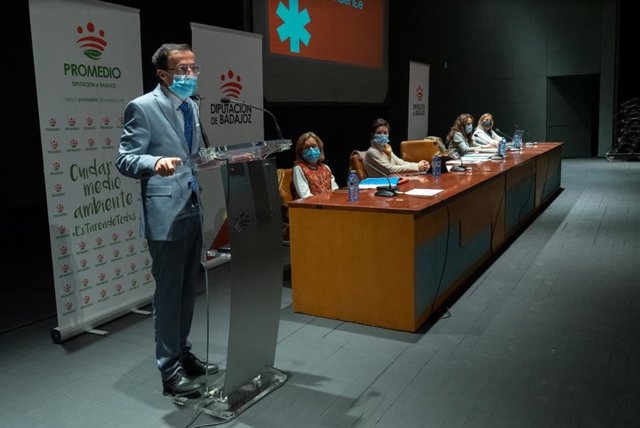 El presidente de la Diputación de Badajoz en la Junta General de Promedio