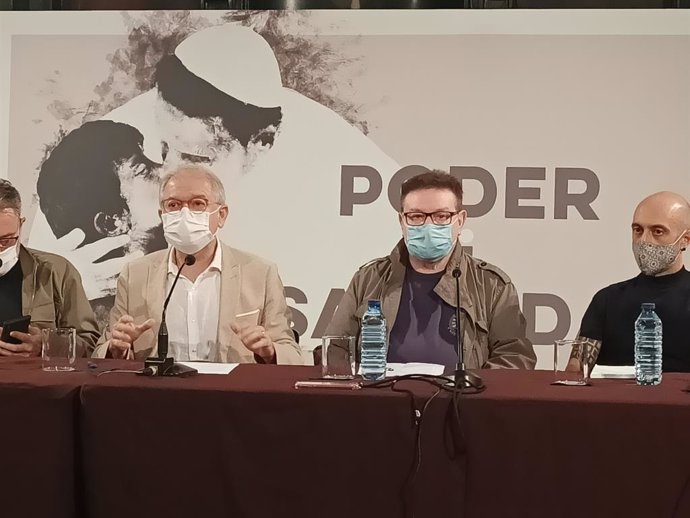 De izquierda a derecha, el director del IVC, Abel Guarinos, el dramaturgo  Manuel Molins, y el director Paco Azorín en la presentación de 'Poder i santedat (Els ngels de Sodoma)',