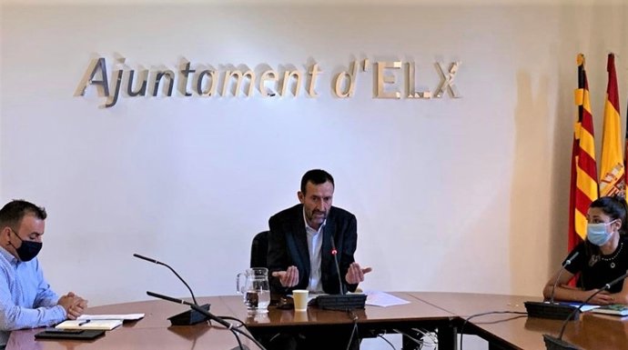 Rueda de prensa ofrecida por el Alcalde de Elche, Carlos González,