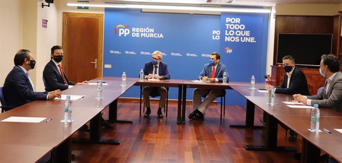Los responsables del PP mantienen un encuentro con la FREMM