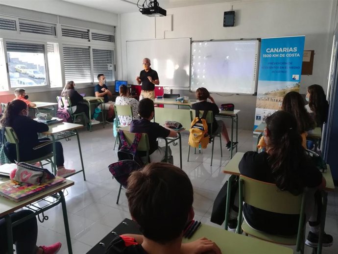 Sebastián Quintana en una de las charlas con el alumnado de 1 de ESO del IES Bañaderos-Cipriano Acosta