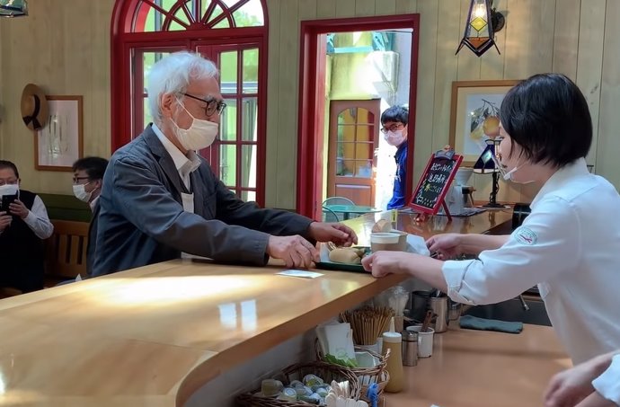 Visita sorpresa de Miyazaki para celebrar la reapertura del Studio Ghibli Café