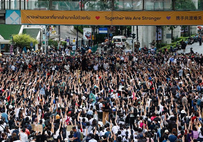Manifetantes durante una protesta antigubernamental en Bangkok.