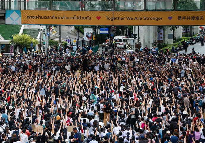 Tailandia.- Suspenden las protestas en Tailandia tras el uso de cañones de agua 