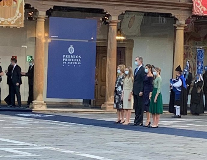 La Familia Real al inicio de la 40 gala de los Premios Princesa de Asturias en el Hotel de la Reconquista