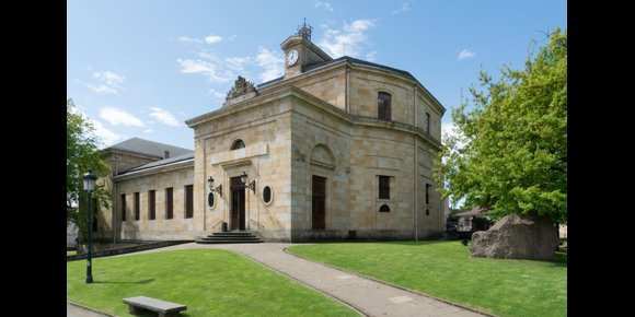 3. Las Juntas de Bizkaia cierran sus Jornadas de Patrimonio con una visita guiada a edificios de Gernika
