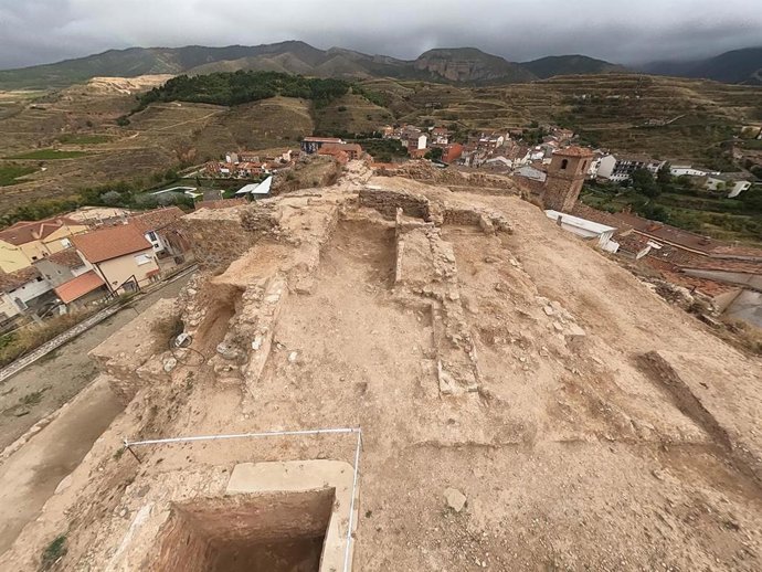 Excavaciones en el castillo de Nalda