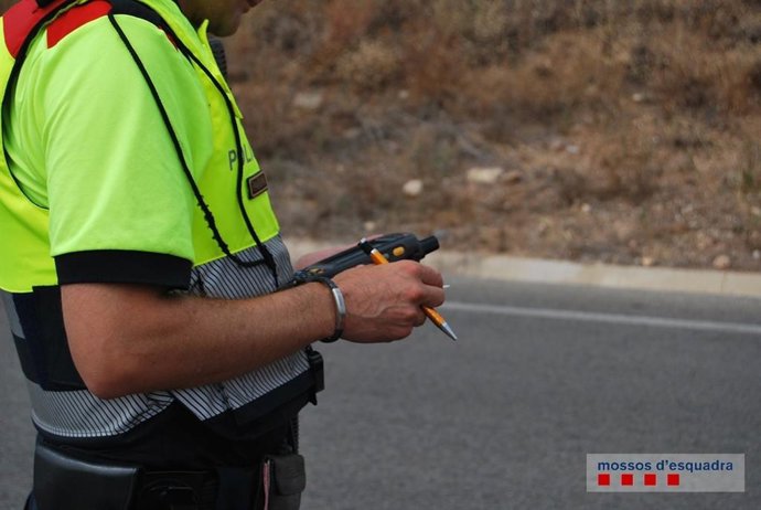 Control de Mossos, trnsit, carretera (arxiu)