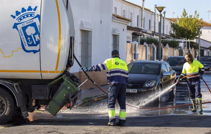 Ayuntamiento incrementa el uso de "agua y jabón" para la limpieza de las calles.
