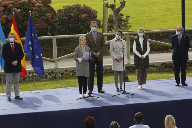 La Princesa de Asturias, Leonor de Borbón, pronuncia su discurso en el acto de entrega del Premio al Pueblo Ejemplar 2020 a la parroquia de Somao, en el concejo de Pravia.