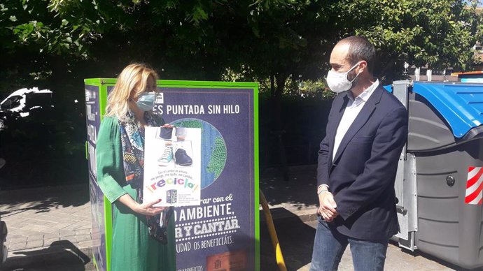 Contenedor de recoclaje de ropa en Granada