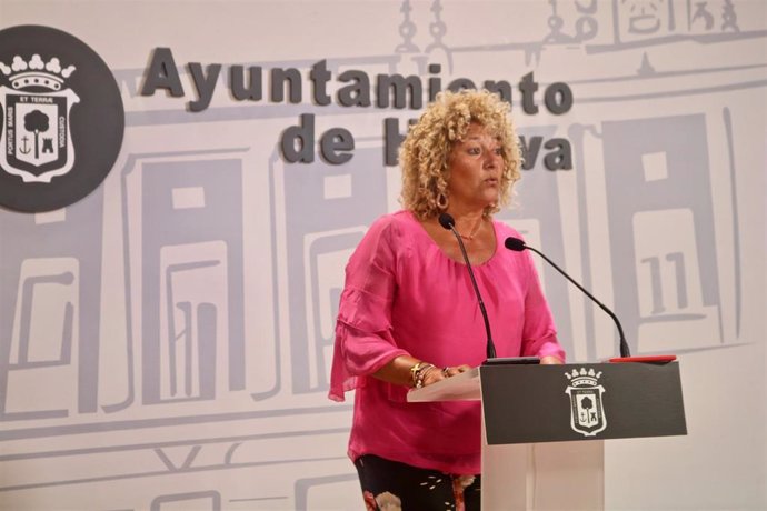 La presidenta del Grupo Popular en el Ayuntamiento de Huelva, Pilar Marín, en rueda de prensa en una foto de archivo.