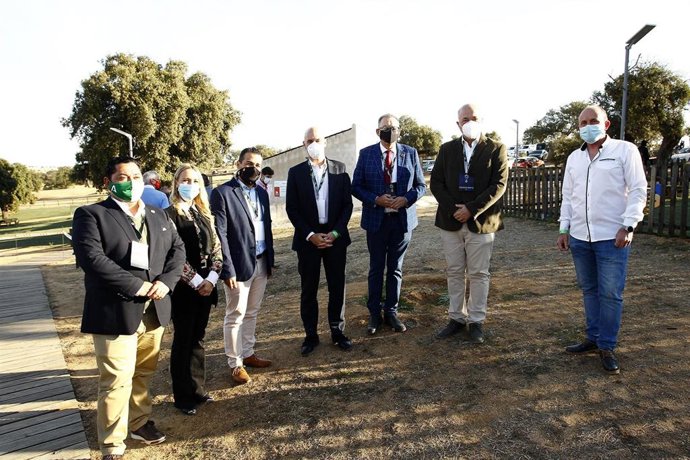 Autoridades en la inauguración de la fase final del Campeonato de Andalucía de Fútbol Playa
