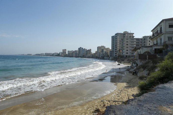 Vista de la playa de la localidad de Varosha