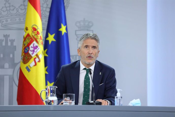 El ministro de Interior, Fernando Grande-Marlaska, comparece tras el Consejo de Ministros extraordinario celebrado en Moncloa para decretar el estado de alarma en Madrid (España), a 9 de octubre de 2020. 