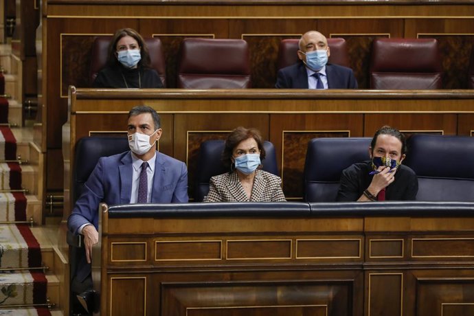 El president del Govern central, Pedro Sánchez; la vicepresidenta primera, Carmen Calvo; i el vicepresident segon, Pablo Iglesias.