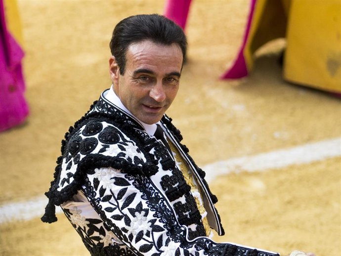 Bullfighter Enrique Ponce salutes after his bullfight  on September 26, 2020 in Granada, Spain.
