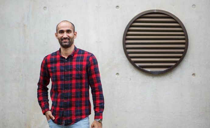 El estudiante de doctorado Dayan Pérez, en la UPNA