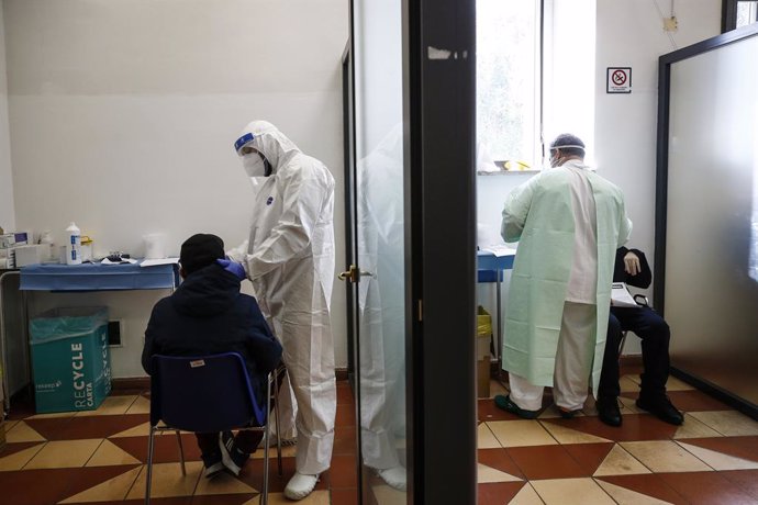 Coronavirus.- La Policía italiana multa a decenas de asistentes a una boda no au