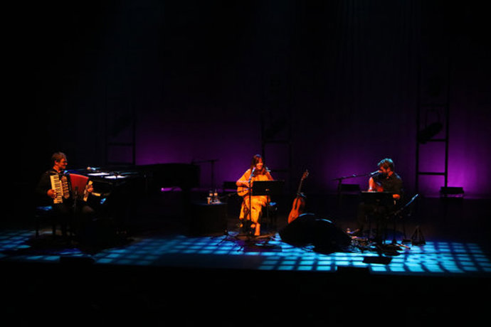 Pla general del concert de Maria del Mar Bonet al Kursaal de Manresa. Imatge del 18 d'octubre del 2020. (Horitzontal)