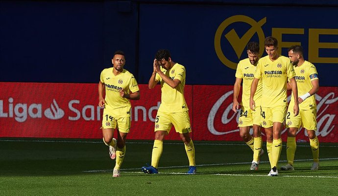 Fútbol/Primera.- (Crónica) Real Sociedad y Villarreal toman el mando de la Liga