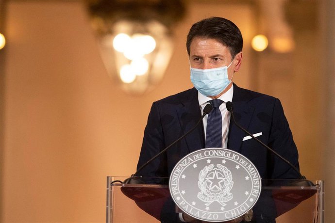 El primer ministro italiano, Giuseppe Conte, en la conferencia de prensa este domingo para anunciar las nuevas medidas de contención de la pandemia de coronavirus.