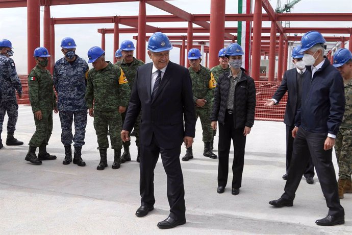 Mexican President visits new airport construction site