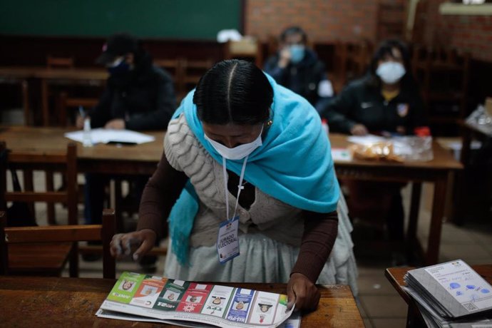 Una mujer en las votaciones de este domingo en Bolivia.