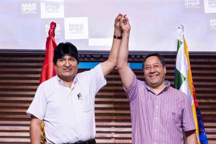 El expresidente de Bolivia Evo Morales y el candidato del MAS Luis Arce