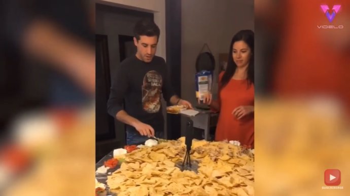 La tradicional mesa de nachos de esta familia se ha hecho viral como tendencia foodie