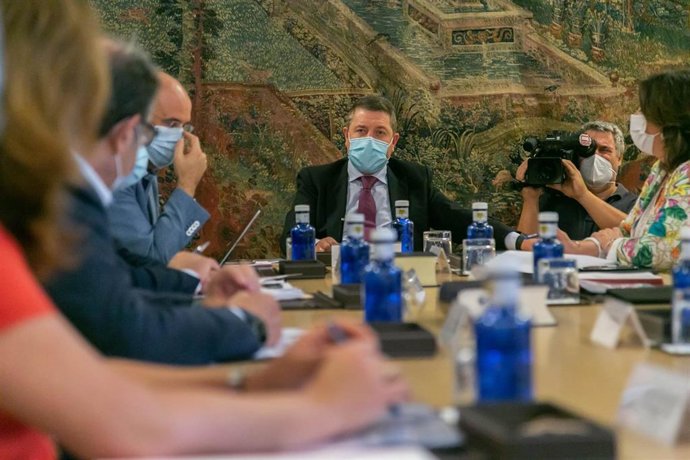 El presidente de C-LM, Emiliano García-Page, en el Consejo de Gobierno Extraordinario.