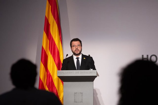 El vicepresident de la Generalitat en funcions de president, Pere Aragonès, intervé en l'acte homenatge a l'expresident de la Generalitat de Catalunya, Lluís Companys, pel 80 aniversari del seu afusellament organitzat pel Parlament i la Generali